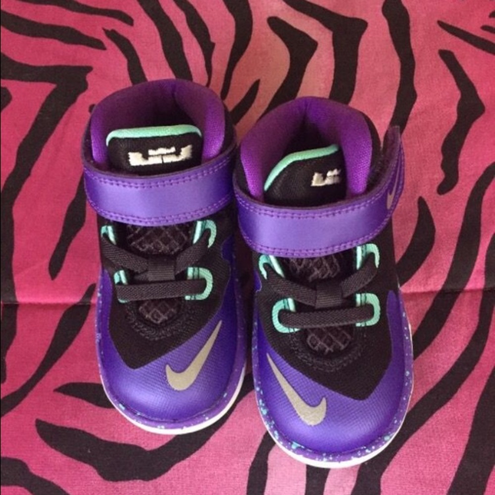 toddler's nike lebron james velcro shoes size 6