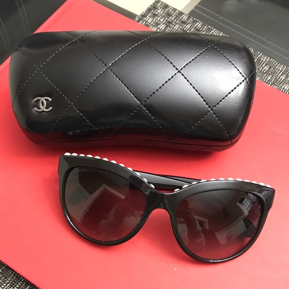 ❌SOLD❌ Chanel cat-eye pearl sunglasses - Picture 1 of 4