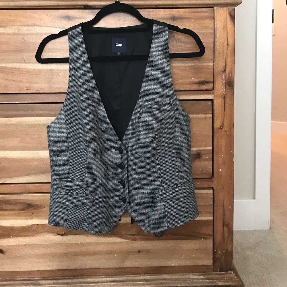 Grey fine houndstooth vest