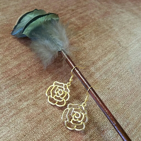 3D Gold Rose Earrings - Picture 1 of 3