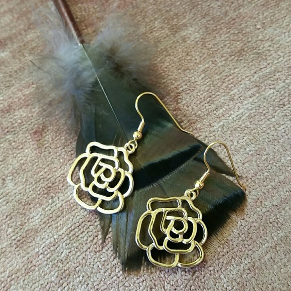 3D Gold Rose Earrings - Picture 2 of 3