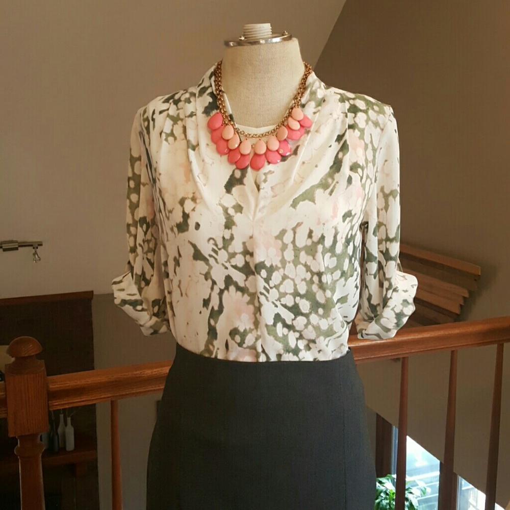 *°*°HP*°*°  Roll sleeve blouse