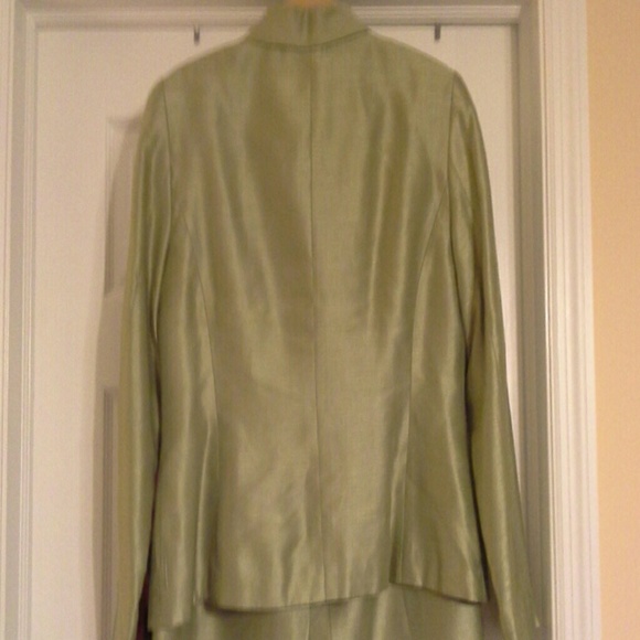 NWOT Women's green suit - Picture 3 of 3