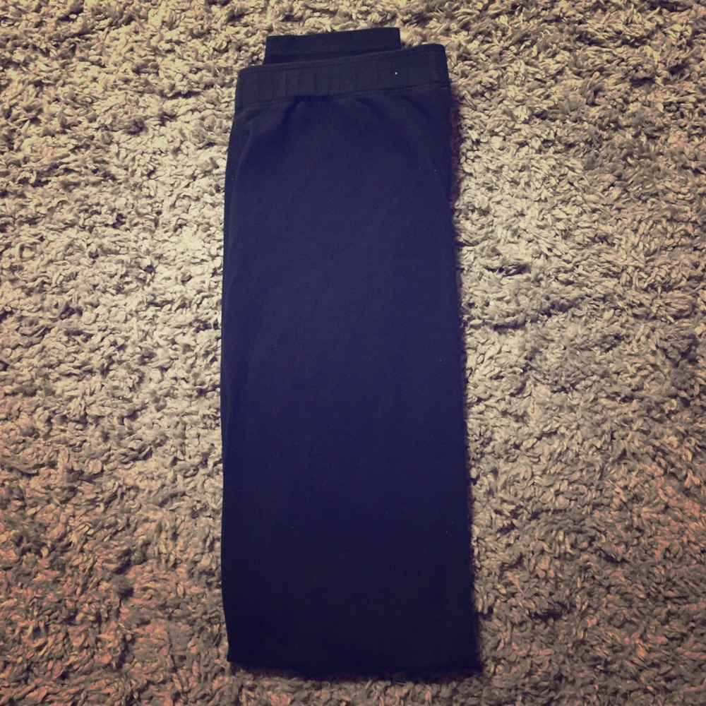 Black yoga pants
