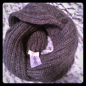 Michael Kors knit scarf ❄️