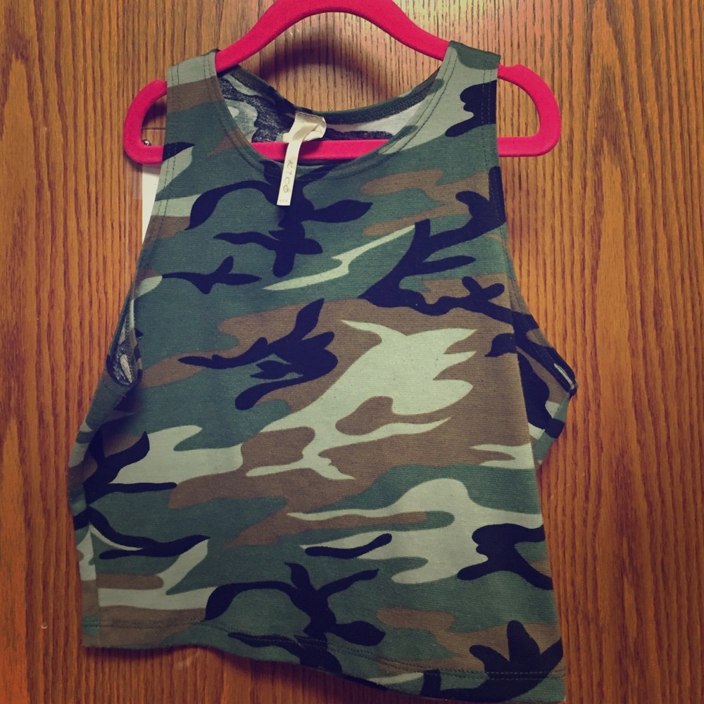 Camo cropped tank top