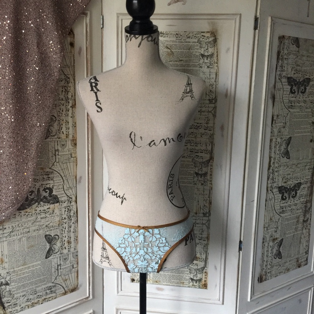 Victoria's Secret cutout Lace cheekini Sz L