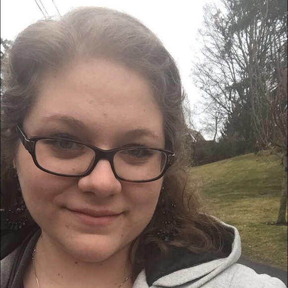 Meet your Posher, Alexandra - Picture 1 of 1