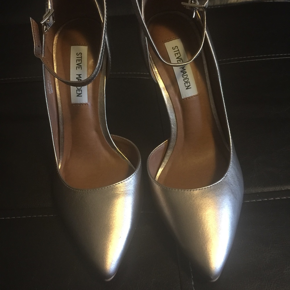 Steve Madden Gold Pumps