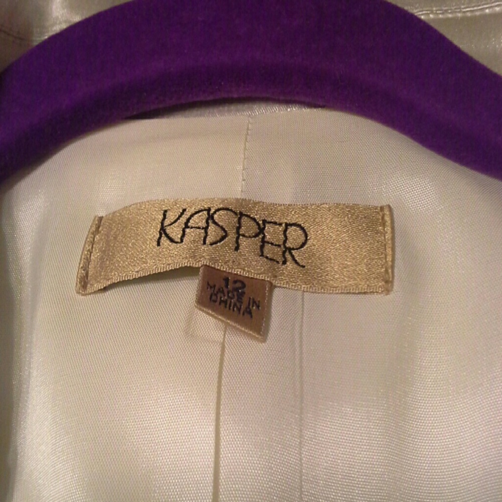 Women's suit - Picture 3 of 3