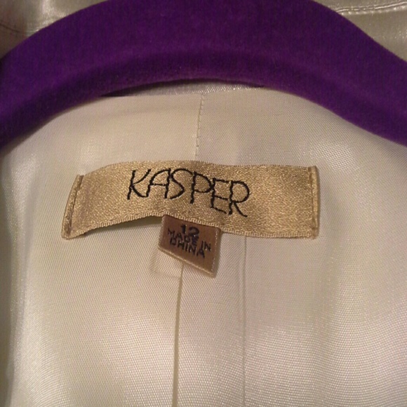 Women's suit - Picture 3 of 3