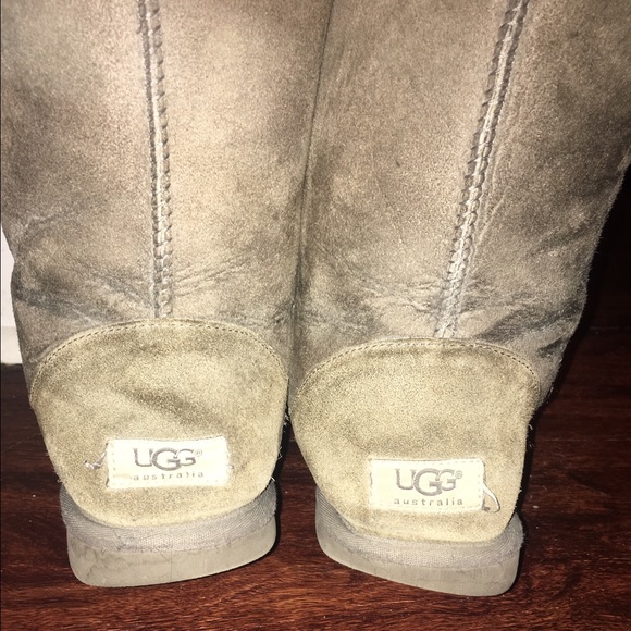 Authentic UGGS! ❤ - Picture 2 of 3
