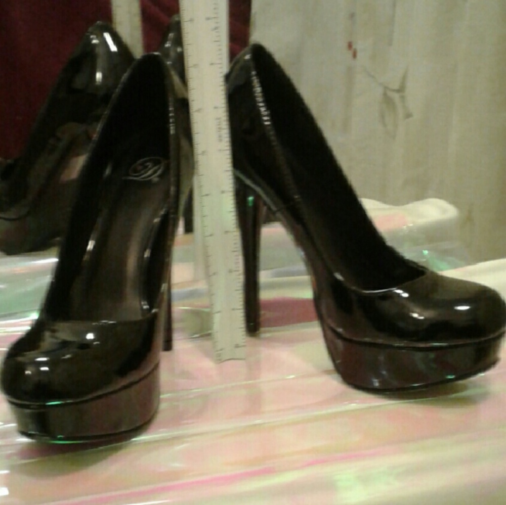 Black High Heel Shoes