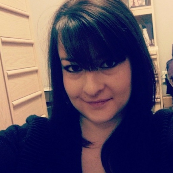 Meet your Posher, Cassie - Picture 2 of 4