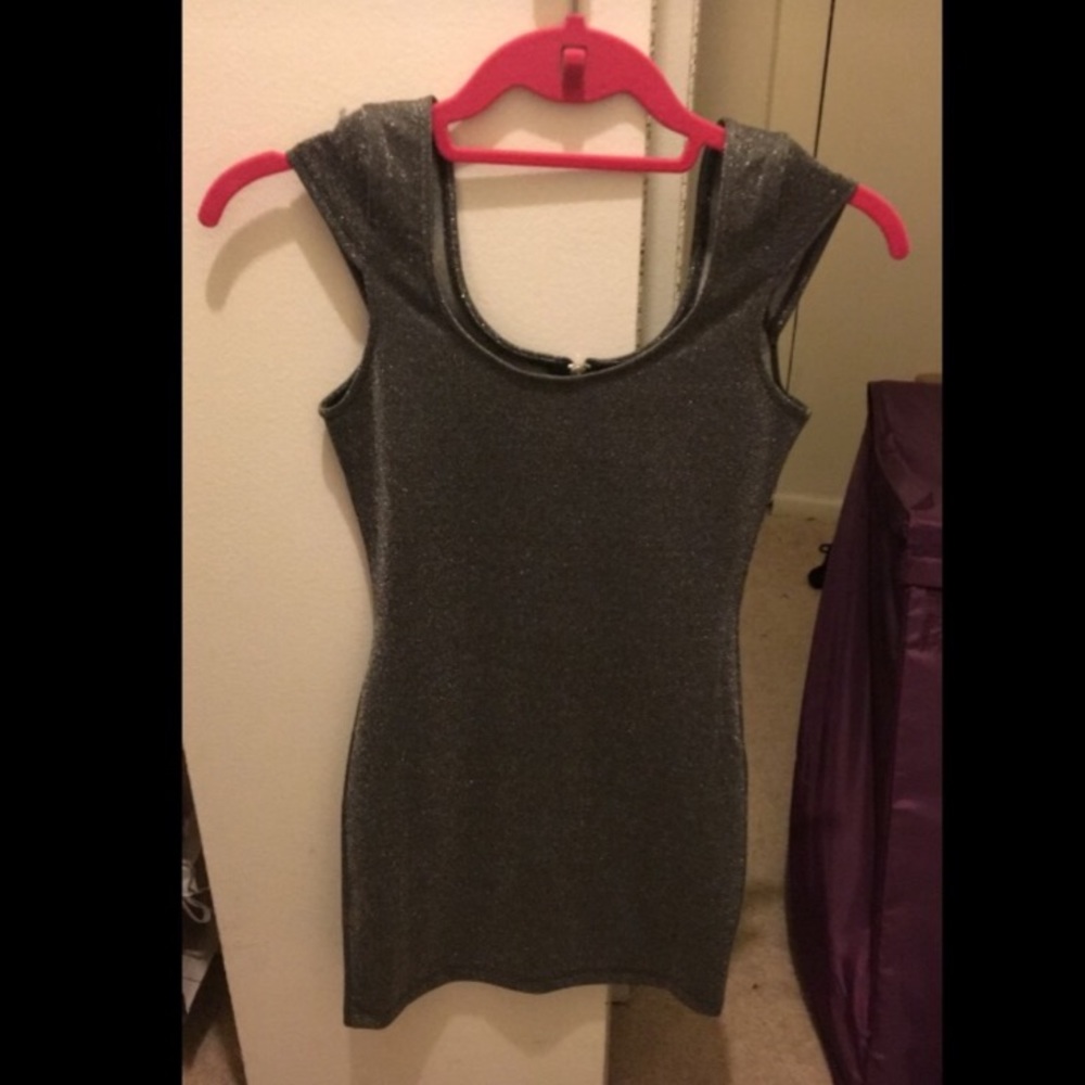 All 4 dresses only 19!!! - Picture 2 of 4