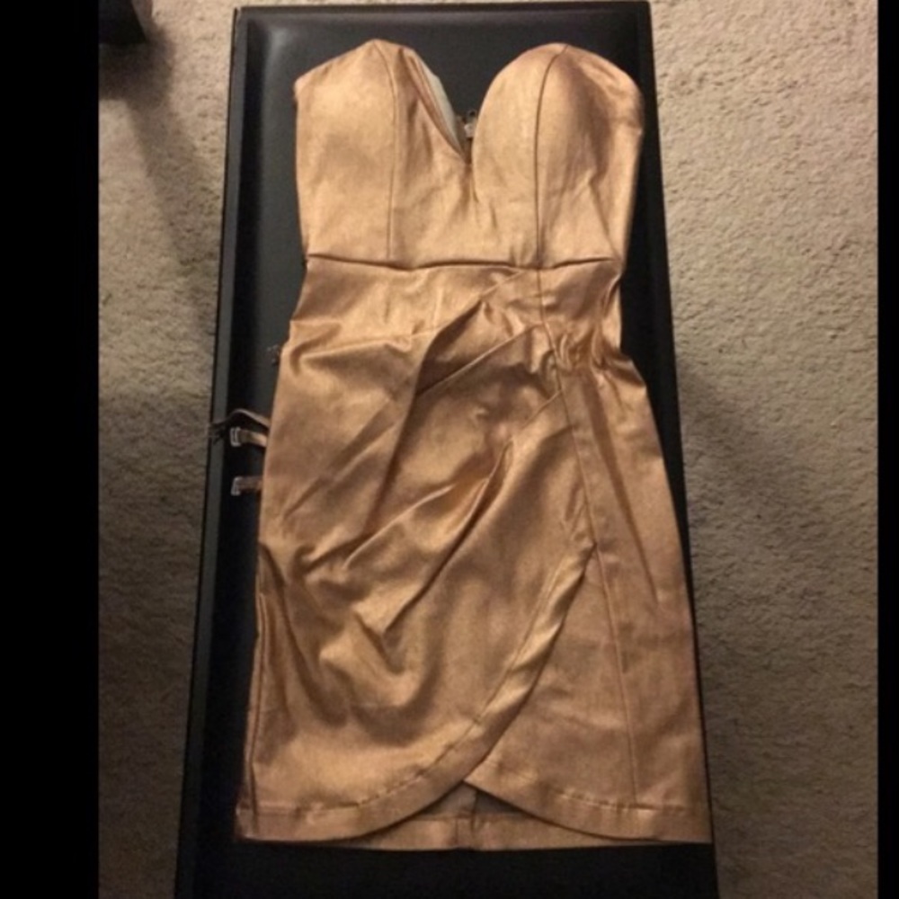 All 4 dresses only 19!!! - Picture 3 of 4