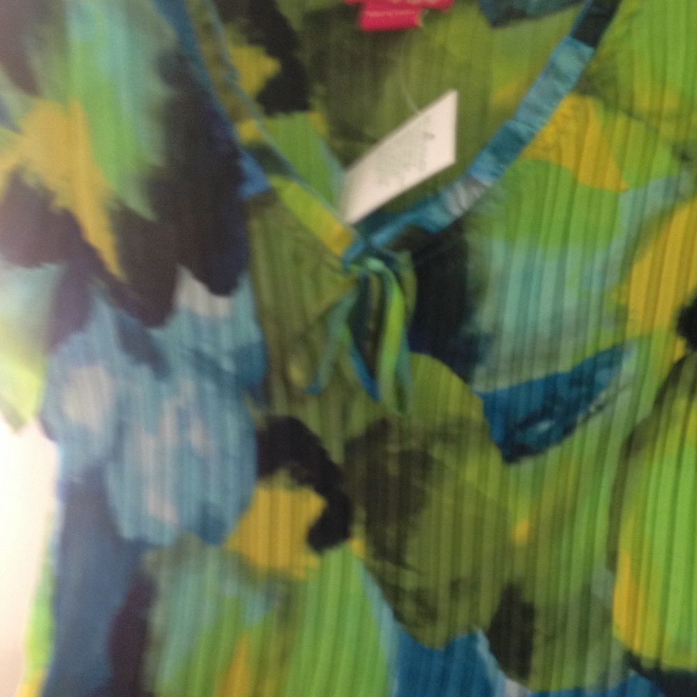 Top - Picture 2 of 3