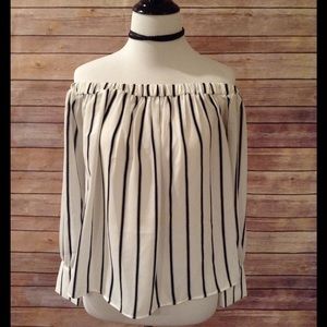 💕BEAUTIFUL Off-the-Shoulder Top! 💕