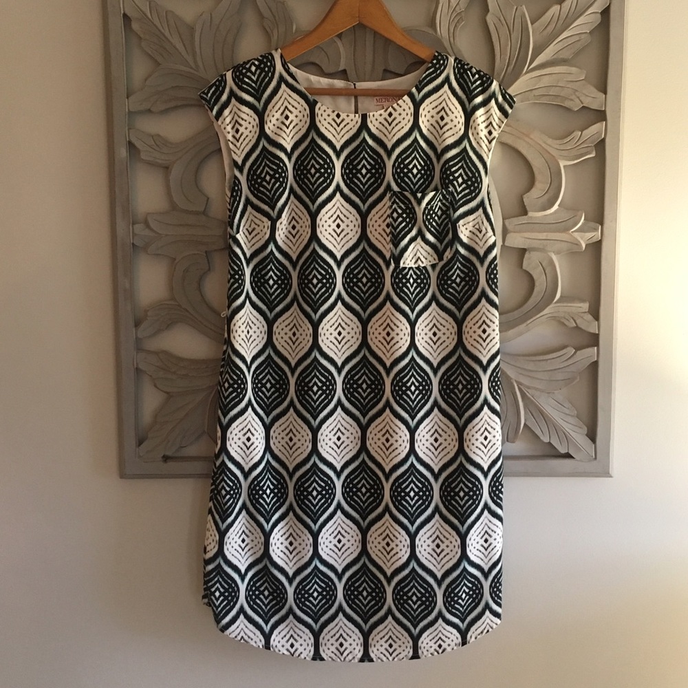 B2G1💝 MERONA teal and white geometric shape