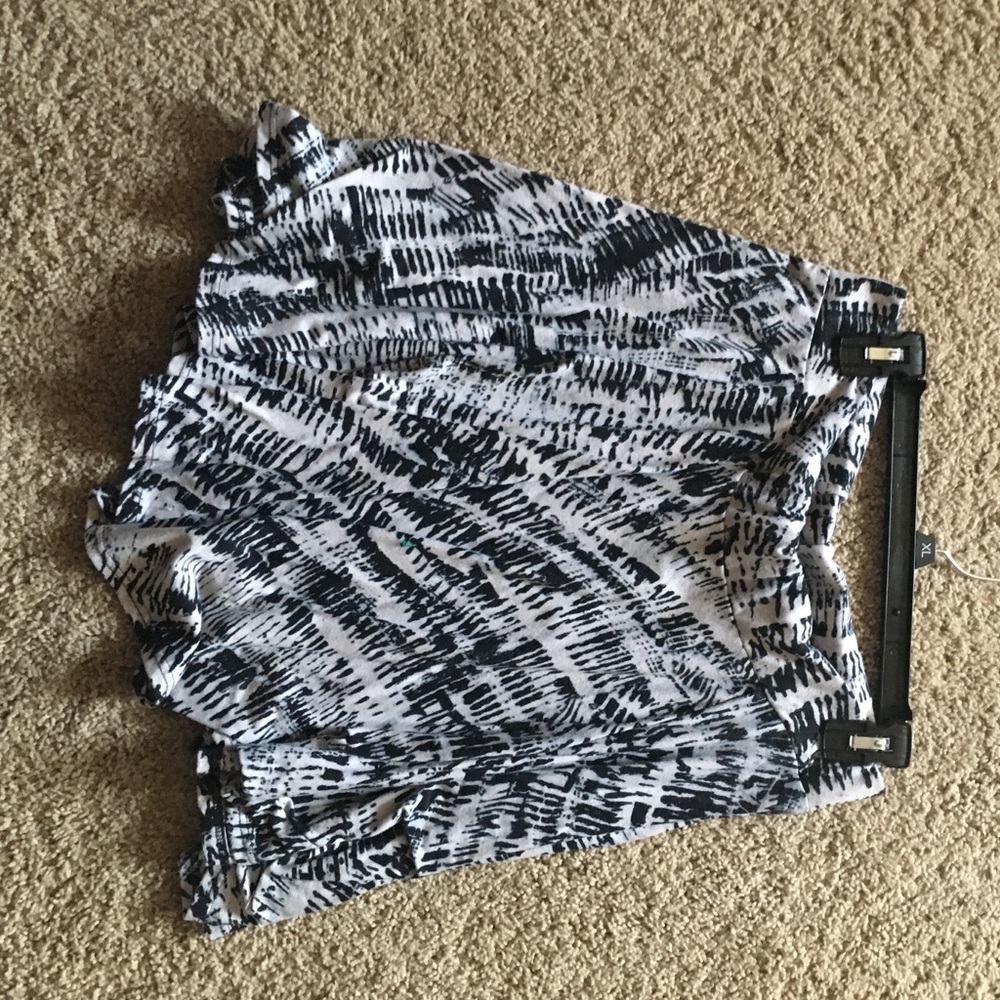 Black and white mini skirt