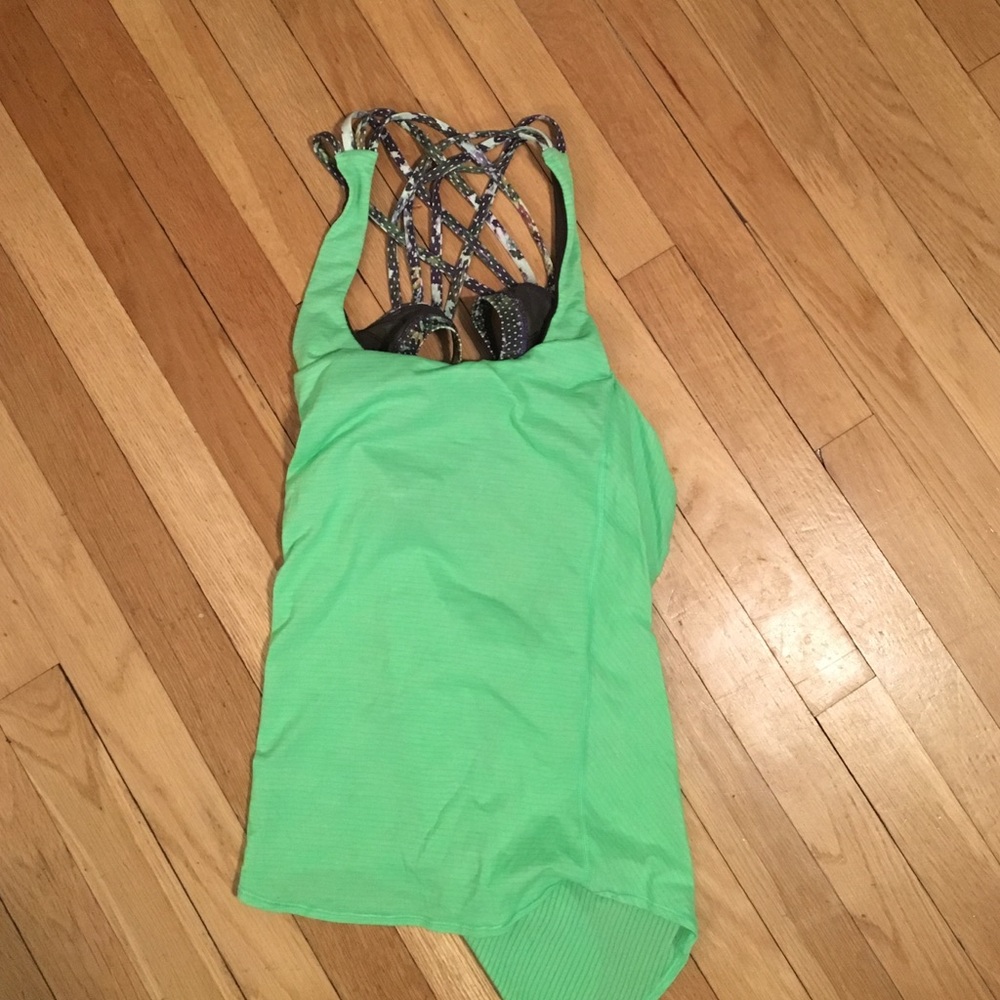 Lululemon athletic top with built in bra