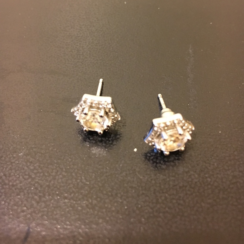Gorgeous Halo CZ Studs!