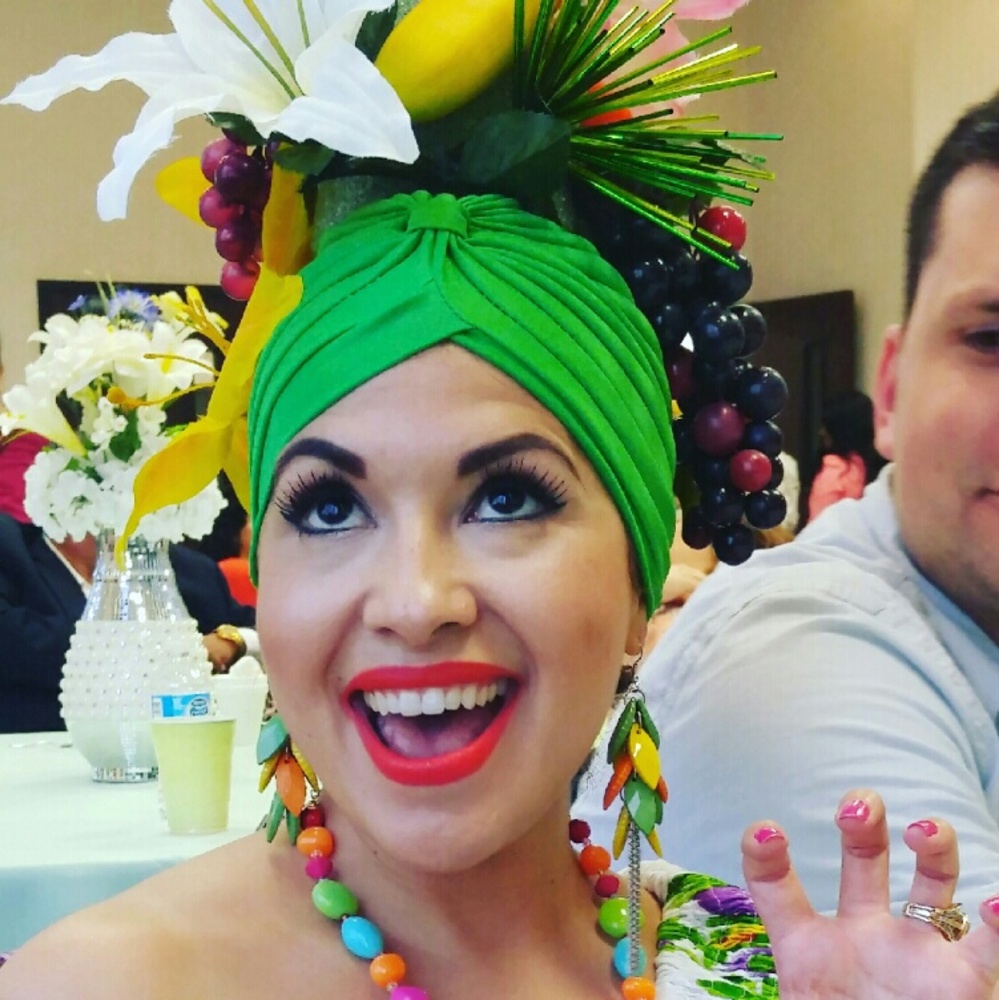 Meet your Posher, vintage lady 🍒🍍🍇🍓