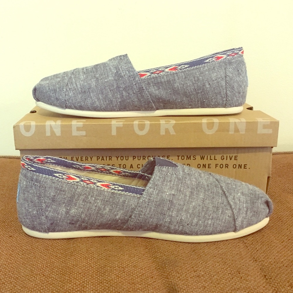 Classic TOMS size 9 New in Box