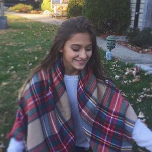 Meet your Posher, Ellyana