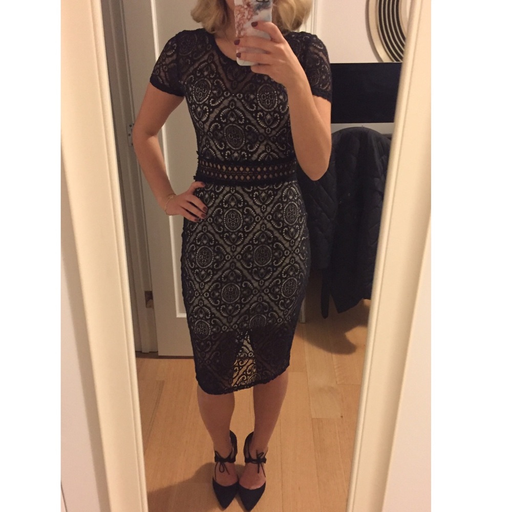 Socialite black lace midi dress