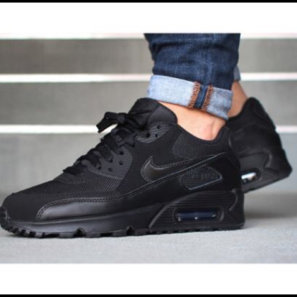 Nike Air Max 90 Black Sneakers - Kids 7/ Women's 9