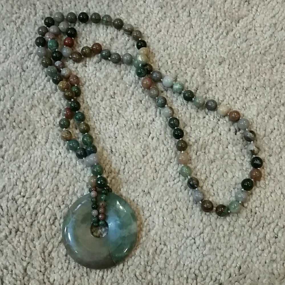 Gemstone pendant necklace