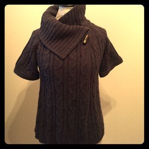 Gray short sleeve sweater