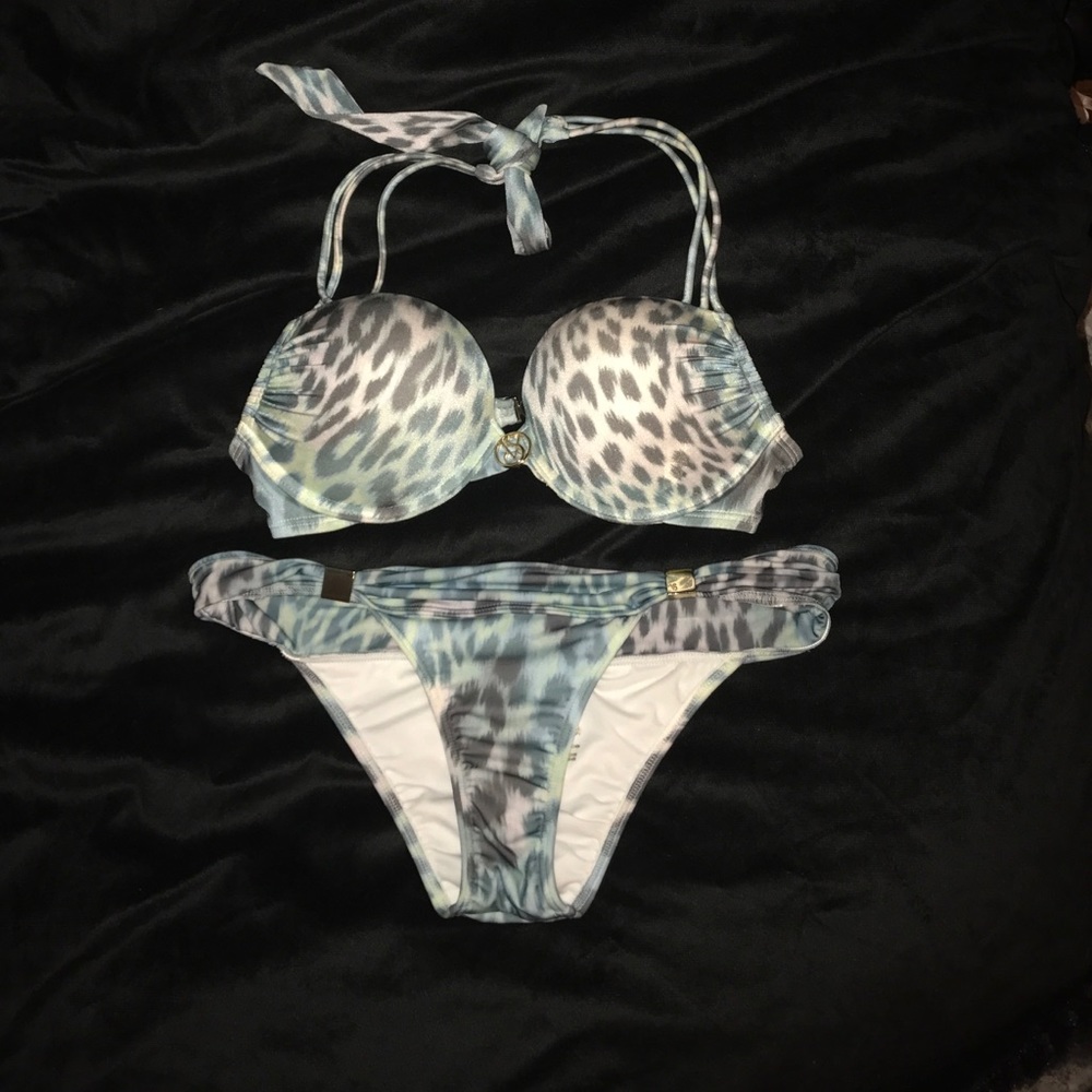 Victoria's Secret bombshell swimsuit