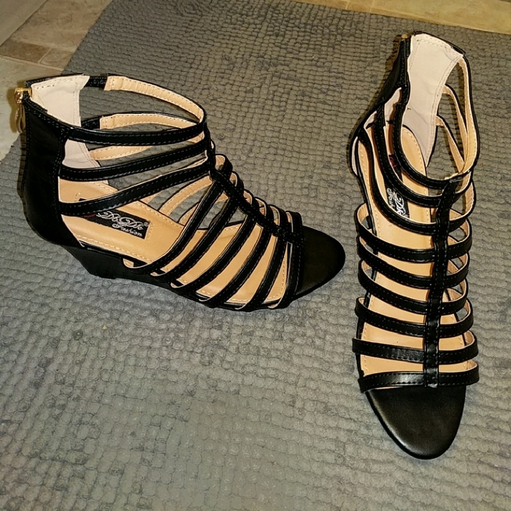 Caged Wedges, NWT
