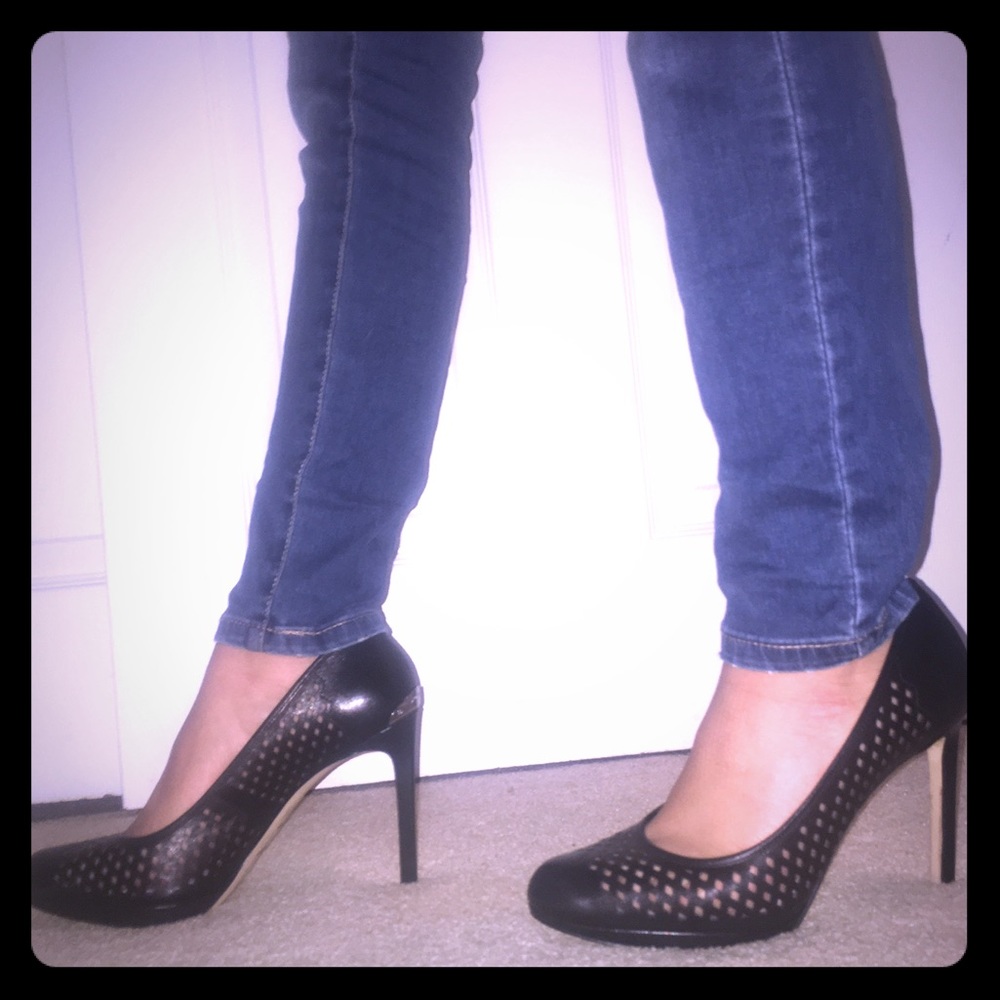 MICHAEL KORS black round toe heels