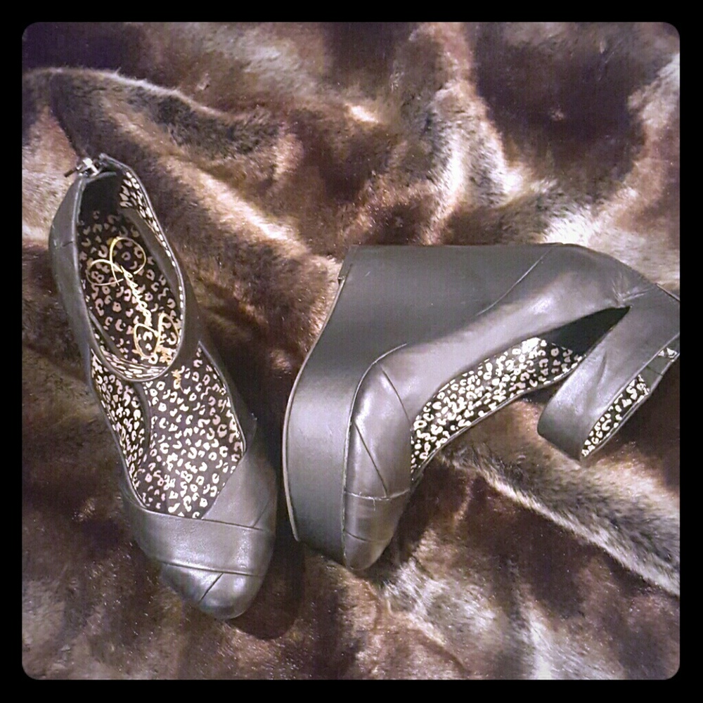 Black Jessica Simpson Vintage-style Wedges