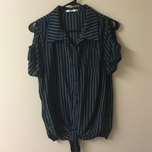 Open shoulder Button Down