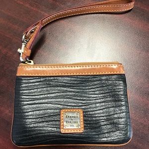 Small Dooney & Bourke wristlet