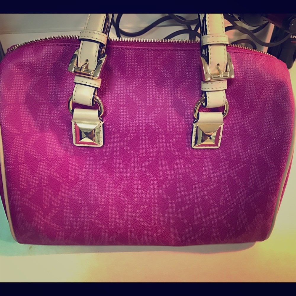 Pink MK signature purse. LIMITED EDITION!