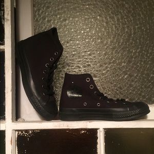Converse Sneaker Black High Top 7.5 Brand New