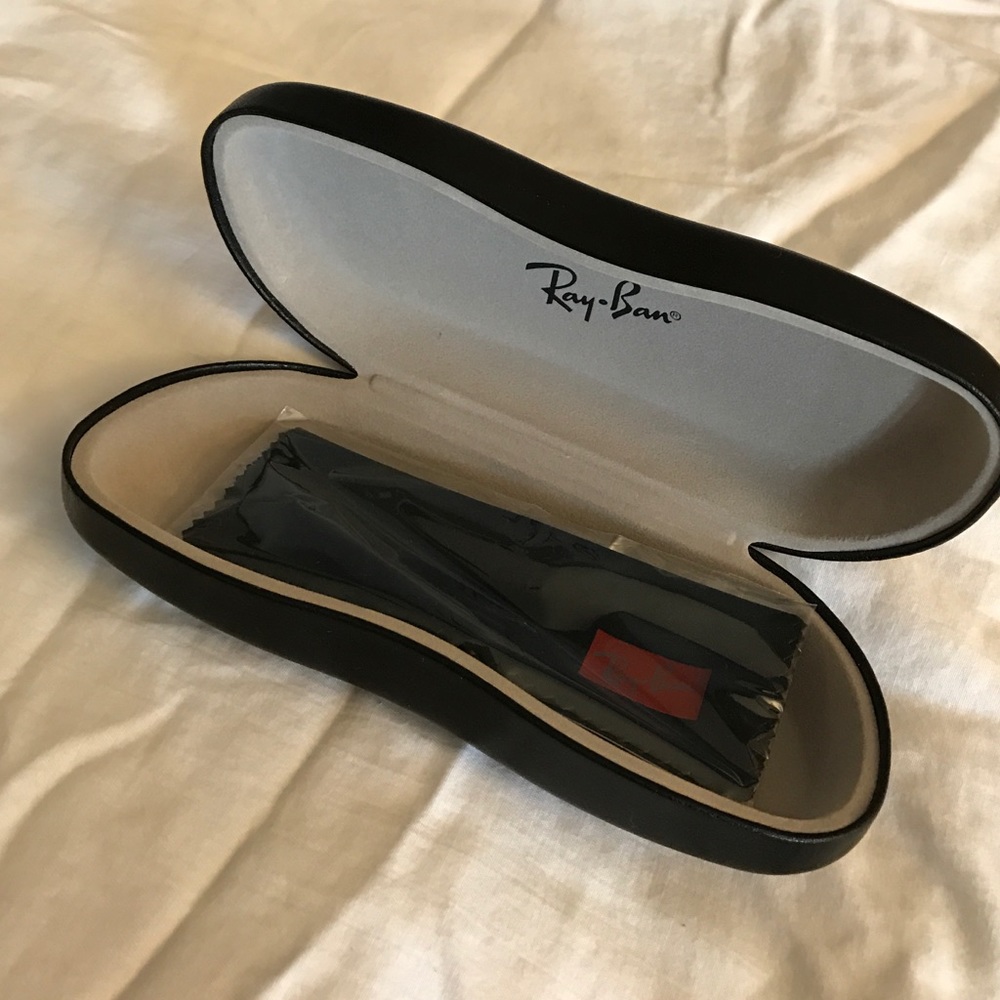 ✨NEW - Ray-Bans Sunglasses Case (no sunglasses)✨