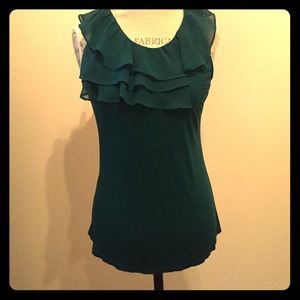 Sleeveless ruffled collared sheath shirt