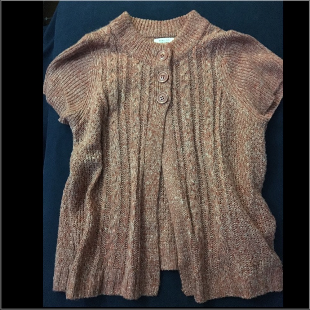 Short sleeved sweater