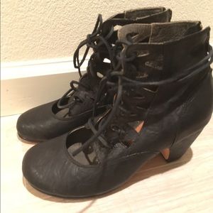 Black Gee WaWa leather booties