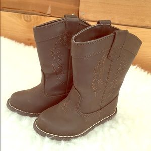 Adorable brown cowboy or cowgirl boots!
