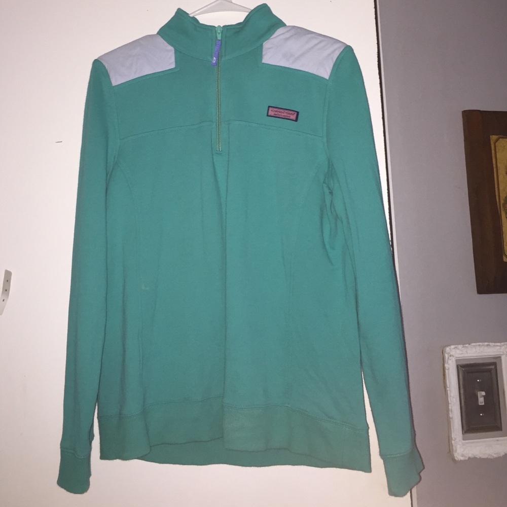 Vineyard vines pull over