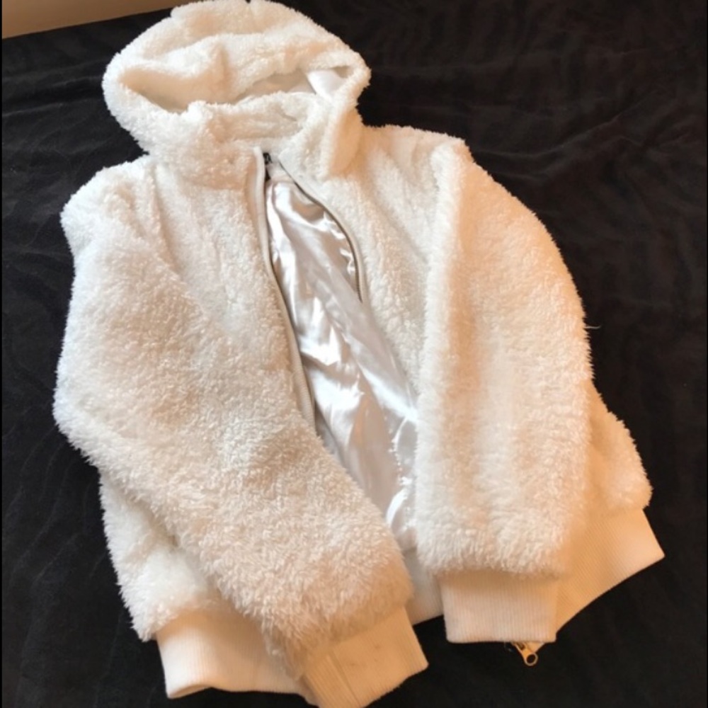SOLD White faux fur jacket zip up