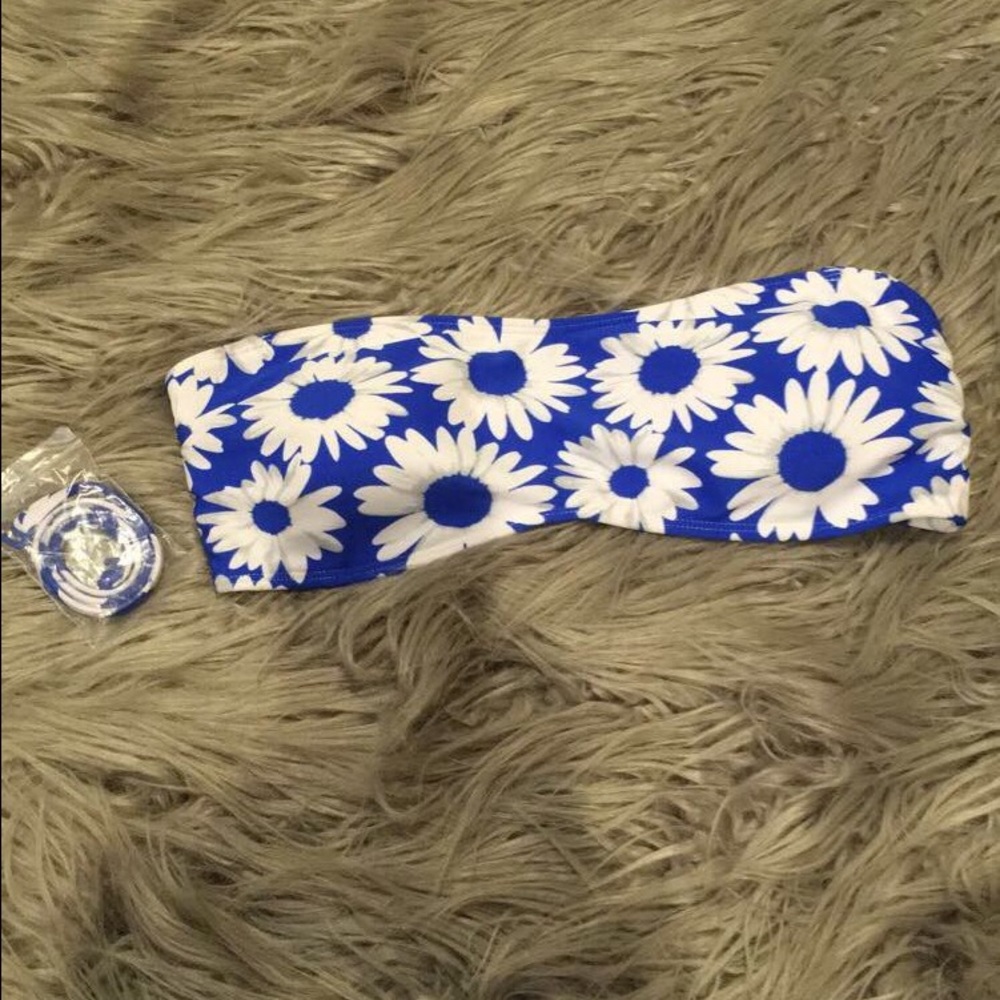 Forever 21 strapless daisy bikini top