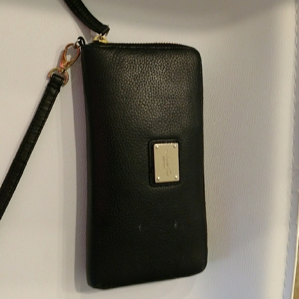 Free Kenneth Cole wristlet purse with next bundle.